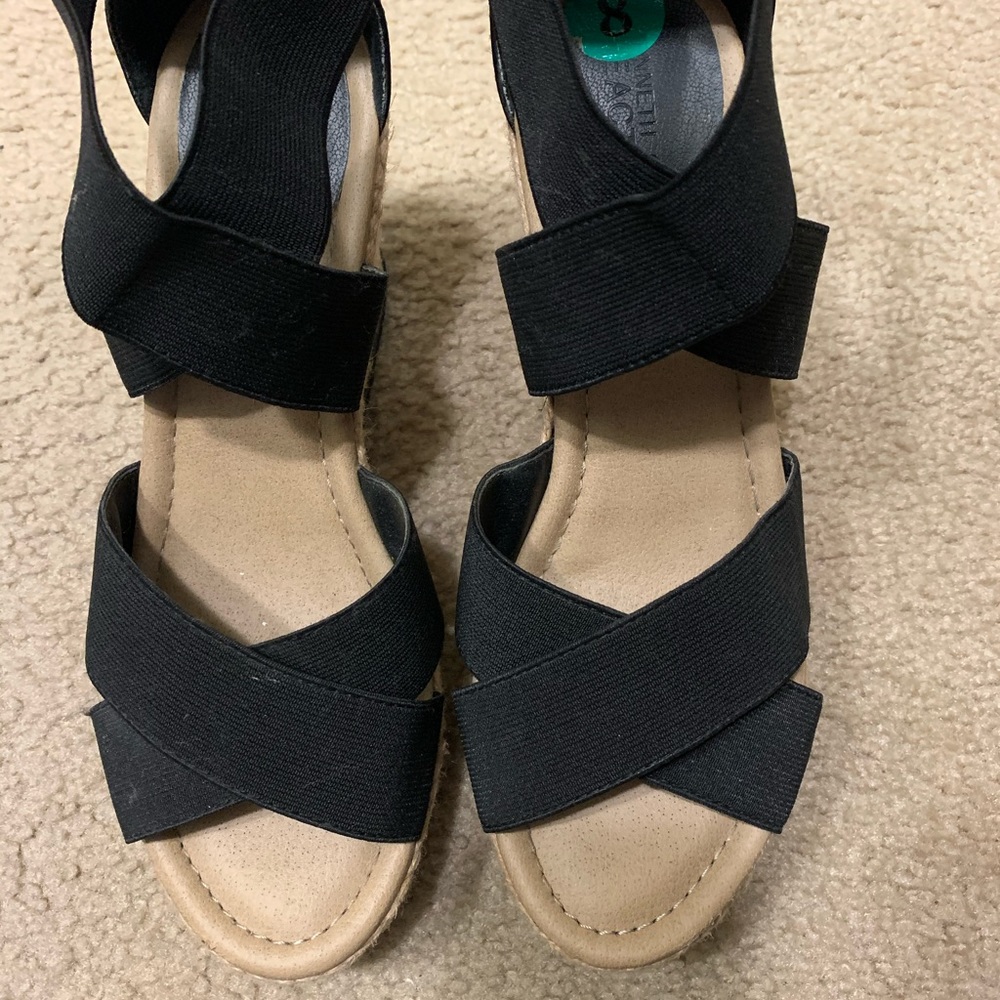 Kenneth Cole designer black strapped wedges sz8